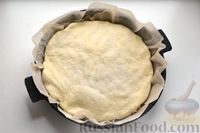 Фото приготовления рецепта: Дрожжевой пирог "Яворовский" с картофелем, гречкой, жареным луком и шкварками - шаг №18