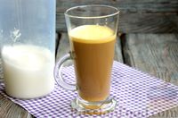 Фото приготовления рецепта: Гоголь-моголь с кофе и молоком - шаг №6