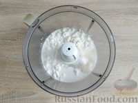 Фото приготовления рецепта: Желейный творожно-молочный торт с клубникой - шаг №7