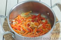 Фото приготовления рецепта: Суп с фунчозой, грибами, овощами и соевым соусом - шаг №4