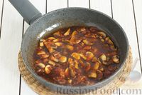 Фото приготовления рецепта: Суп с фунчозой, грибами, овощами и соевым соусом - шаг №7