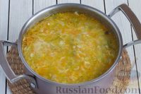 Фото приготовления рецепта: Рисовый суп с капустой и яблоком - шаг №7