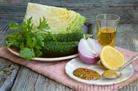Фото приготовления рецепта: Салат из капусты, огурцов и лука с медово-горчичной заправкой - шаг №1