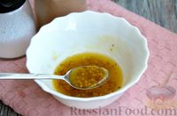 Фото приготовления рецепта: Салат из капусты, огурцов и лука с медово-горчичной заправкой - шаг №3