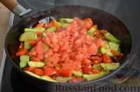 Фото приготовления рецепта: Рис с кабачками, помидорами и сладким перцем - шаг №9