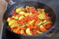 Фото приготовления рецепта: Рис с кабачками, помидорами и сладким перцем - шаг №10