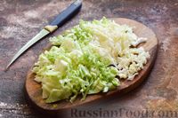 Фото приготовления рецепта: Гречка с капустой и грибами в томатном соусе (на сковороде) - шаг №3
