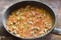 Фото приготовления рецепта: Гречка с капустой и грибами в томатном соусе (на сковороде) - шаг №8