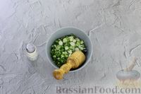 Фото приготовления рецепта: Окрошка на квасе, с говядиной и курицей - шаг №11