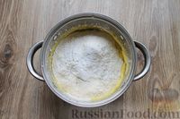 Фото приготовления рецепта: Кекс на йогурте, с ревенем и апельсиновой цедрой - шаг №7
