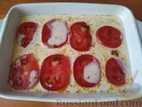 Фото приготовления рецепта: Курица с помидорами, запечённая в сливочной заливке - шаг №6