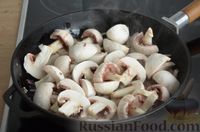 Фото приготовления рецепта: Куриные бёдрышки, запечённые в майонезно-грибном соусе, в рукаве - шаг №4