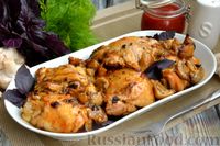 Фото к рецепту: Куриные бёдрышки, запечённые в майонезно-грибном соусе, в рукаве