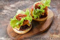 Фото приготовления рецепта: Домашний чизбургер с котлетой из говяжьего фарша - шаг №18