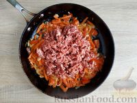 Фото приготовления рецепта: Кускус с овощами и мясным фаршем (на сковороде) - шаг №11