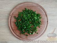 Фото приготовления рецепта: Салат из молодой капусты, огурцов и ветчины - шаг №8
