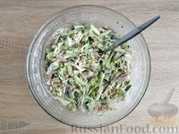 Фото приготовления рецепта: Салат из молодой капусты, огурцов и ветчины - шаг №13