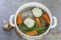 Фото приготовления рецепта: Окрошка с курицей и морковью, на курином бульоне и кефире - шаг №2