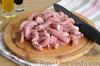 Фото приготовления рецепта: Фунчоза со свининой, грибами и шпинатом - шаг №3