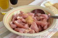 Фото приготовления рецепта: Фунчоза со свининой, грибами и шпинатом - шаг №4