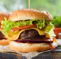 Фото приготовления рецепта: Домашний чизбургер с котлетой из говяжьего фарша - шаг №21