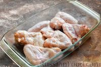 Фото приготовления рецепта: Куриные крылышки, запечённые в лимонно-соевом маринаде - шаг №7