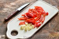 Фото приготовления рецепта: Макароны с курицей, помидорами и сладким перцем - шаг №5