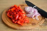 Фото приготовления рецепта: Салат из помидоров и болгарского перца с овсяными хлопьями - шаг №5