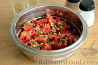 Фото приготовления рецепта: Салат из помидоров и болгарского перца с овсяными хлопьями - шаг №7