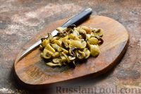 Фото приготовления рецепта: Мясная солянка с маринованными грибами - шаг №10