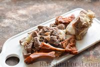 Фото приготовления рецепта: Солянка с говядиной, копчёными свиными рёбрышками и ветчиной - шаг №11