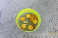 Фото приготовления рецепта: Омлет в духовке, с кукурузой и горошком - шаг №3