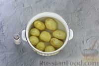 Фото приготовления рецепта: Картофельные "лодочки" с фаршем и грибами (в духовке) - шаг №2