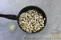 Фото приготовления рецепта: Картофельные "лодочки" с фаршем и грибами (в духовке) - шаг №4