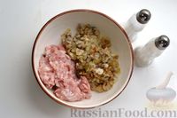 Фото приготовления рецепта: Лодочки из кабачков с куриным фаршем, грибами и помидорами (в духовке) - шаг №6