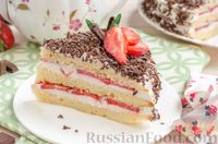 Фото к рецепту: Бисквитный торт с клубникой и творожно-сливочным кремом