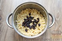 Фото приготовления рецепта: Булгур с клубникой, изюмом и орехами - шаг №8