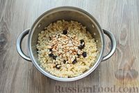 Фото приготовления рецепта: Булгур с клубникой, изюмом и орехами - шаг №9