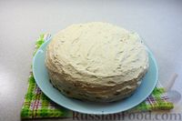 Фото приготовления рецепта: Торт из пряников с творожным сыром, сгущенкой и грецкими орехами (без выпечки) - шаг №15