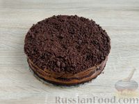 Фото приготовления рецепта: Шоколадный насыпной пирог с творогом и клубникой - шаг №18
