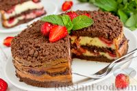 Фото приготовления рецепта: Шоколадный насыпной пирог с творогом и клубникой - шаг №21