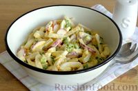 Фото приготовления рецепта: Салат с кальмарами, редисом, яйцами и зелёным луком - шаг №10