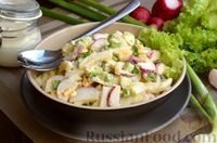 Фото приготовления рецепта: Салат с кальмарами, редисом, яйцами и зелёным луком - шаг №11