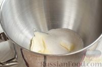 Фото приготовления рецепта: Клубничный пирог с молочной пропиткой - шаг №7