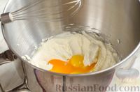 Фото приготовления рецепта: Клубничный пирог с молочной пропиткой - шаг №9