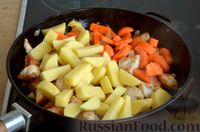 Фото приготовления рецепта: Тушёная индейка с кабачками и картошкой - шаг №7