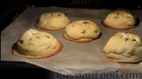 Фото приготовления рецепта: Песочное печенье с шоколадом и маршмеллоу - шаг №7