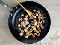 Фото приготовления рецепта: Куриное филе, жаренное с цукини и кукурузой - шаг №4