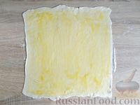 Фото приготовления рецепта: Слоёные булочки с сыром и шпинатом - шаг №8