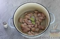 Фото приготовления рецепта: Куриный суп с вермишелью и яйцами - шаг №2